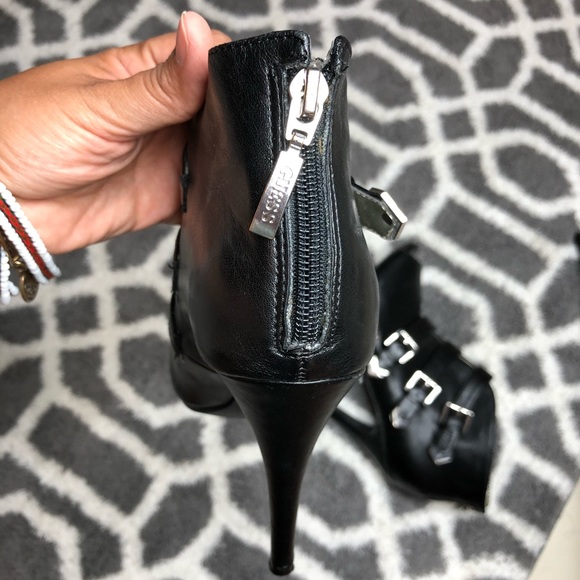 💫GUESS OPEN TOE BOOTIES WITH TRIPPLE BUCKLE sz8 - Picture 8 of 8